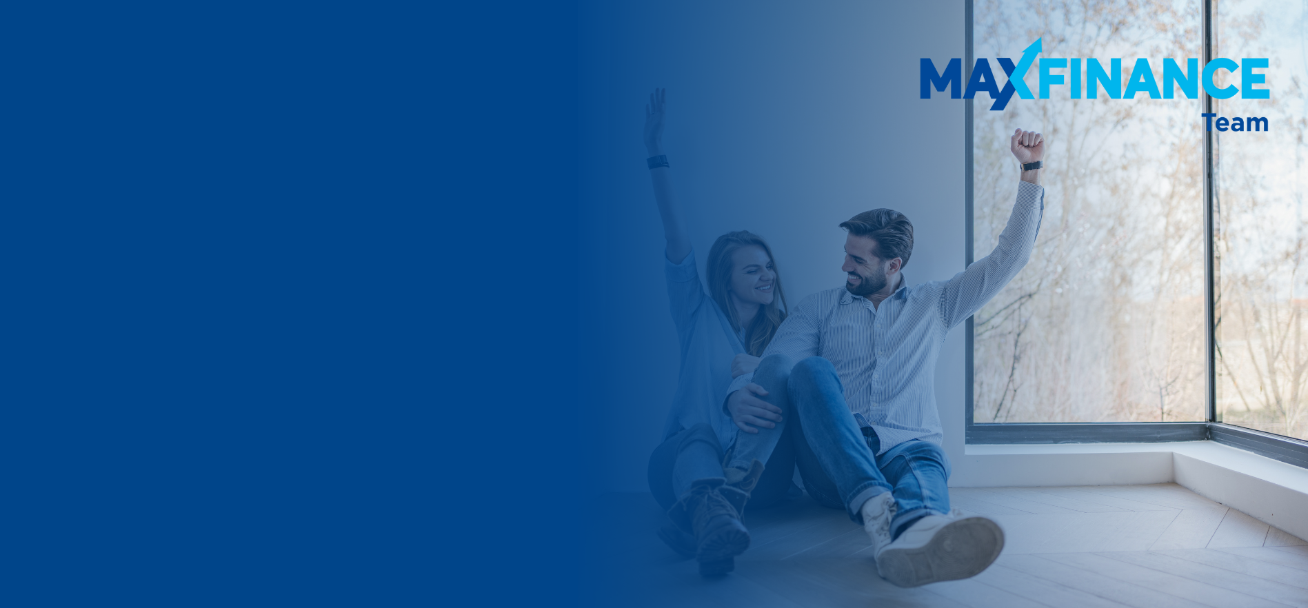 casal feliz com a compra da primeira casa, com a maxfinance team 